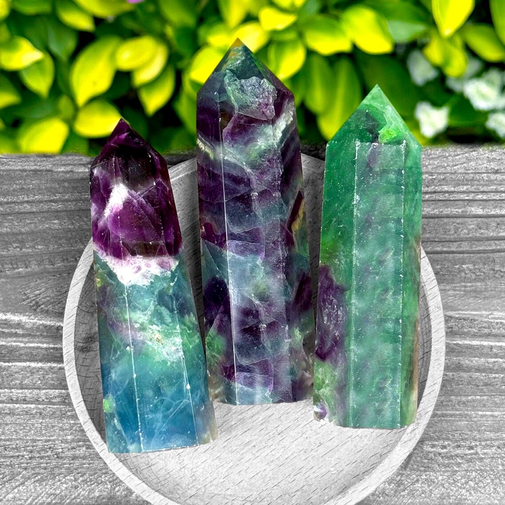 🆕New Healing Fluorite Crystal Gemstone Tower Approximately 0.6.-1lbs & 5 inches - Picture 3 of 4